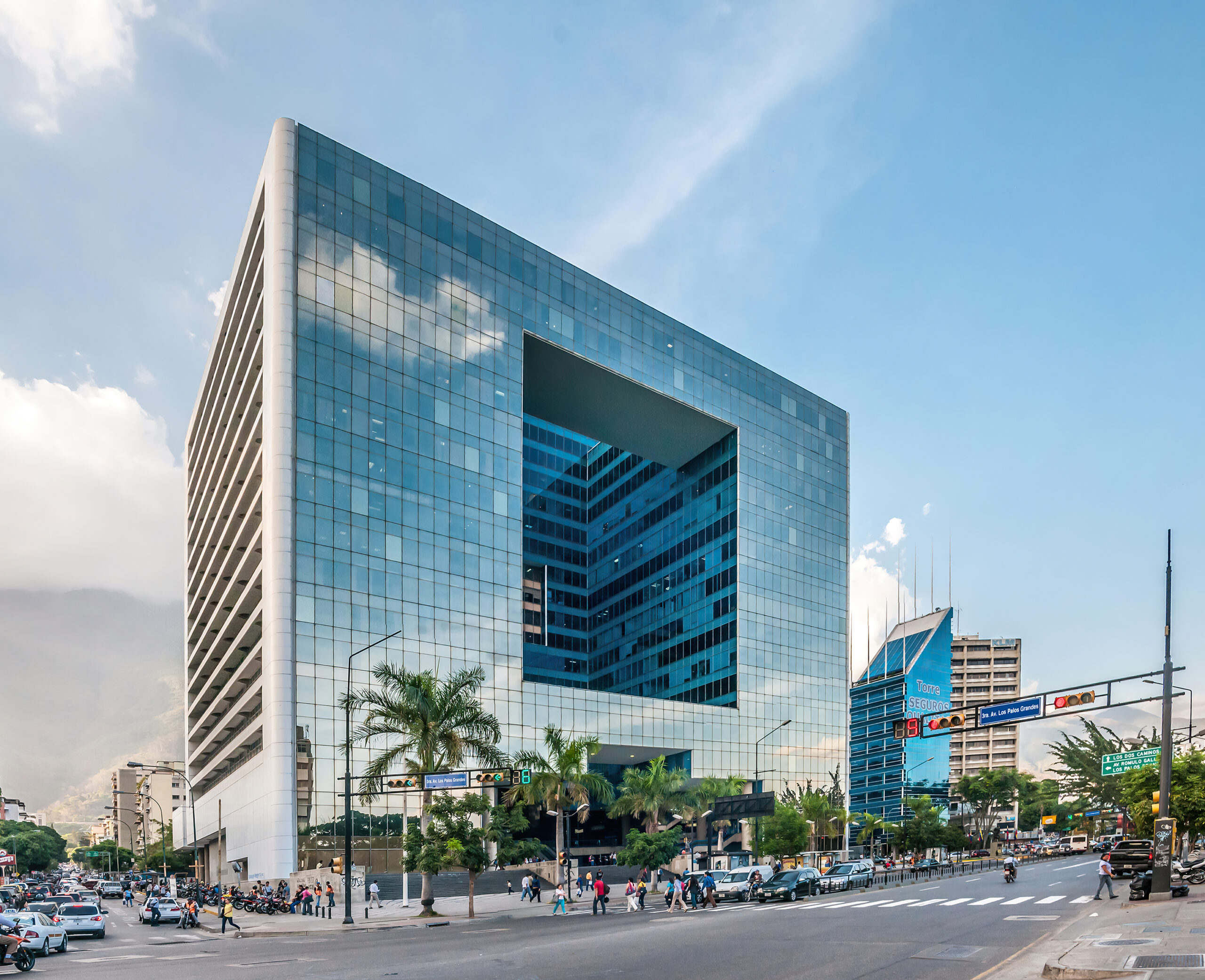Ubicados en venezuela, en Parque Cristal